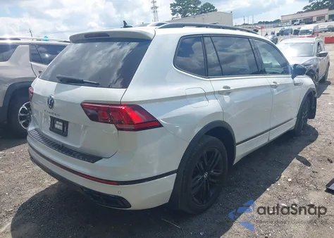 2022 Volkswagen Tiguan 2.0T Se R-Line Black z USA, uszkodzony, nr VIN 3VVCB7AX3NM064857